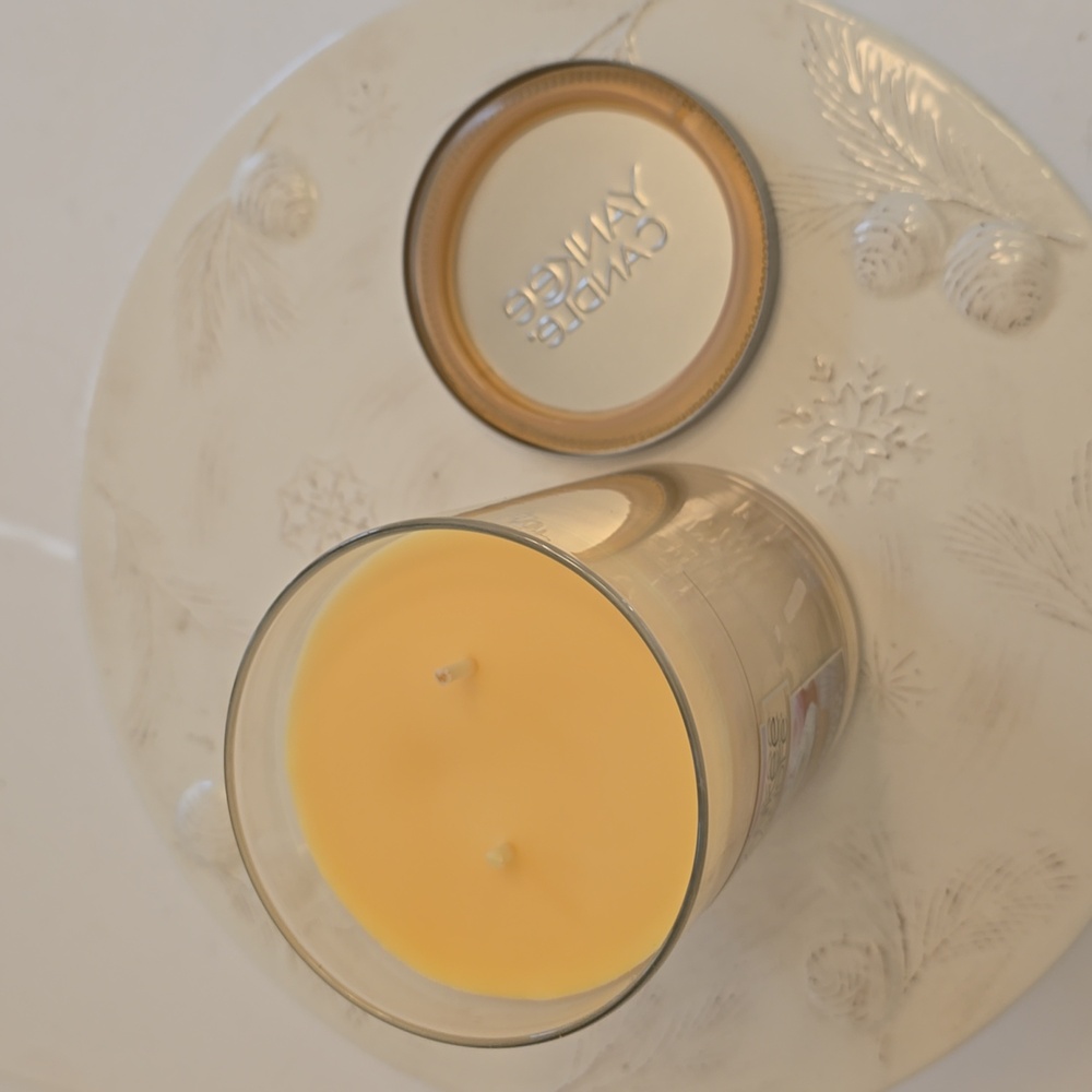 New Yankee Candle Vanilla Cupcake Dual Wick Tumbler 22 oz - Picture 6 of 10